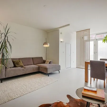Apartamento 2bdr-ground Floor In Area!