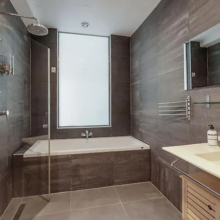 2bdr-ground Floor In Area! شقة