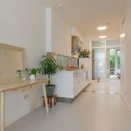 Апартаменты 2bdr-ground Floor In Area! Амстердам